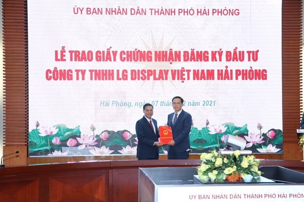 Hai Phong délivre le certificat d’investissement au projet de LG Display
